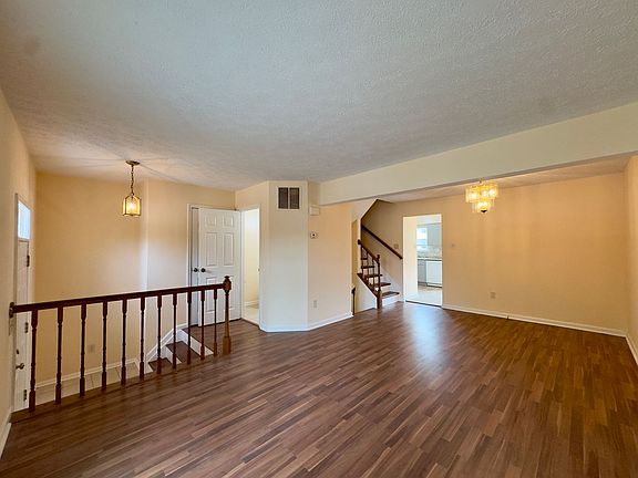 3rd image of 1711 Winding Brook Way