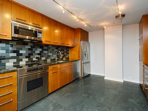 4th image of 330 W Diversey Pkwy #2308-09