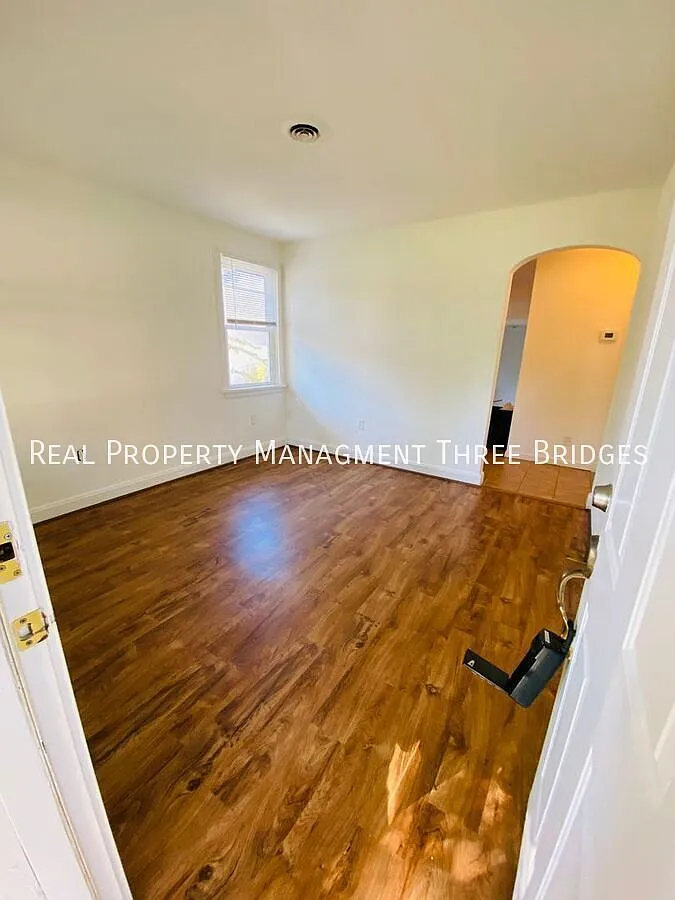 Beautiful 2br/1ba Lindendwood Park Home — Photo 1