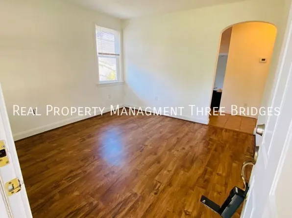 7061 Pernod Ave, Saint Louis, MO 63139