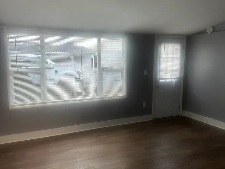 518 Clayton St — Photo 8