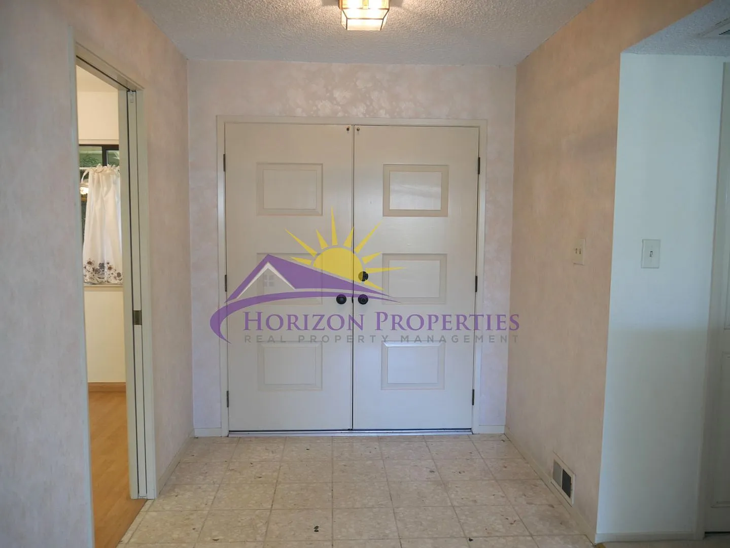 Bright 3 Bed 2 Bath 1,866sqft Carmichael Home with Pool — Photo 3