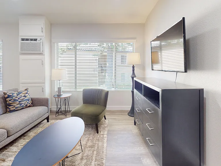 Charter Oaks Apartments — Photo 37