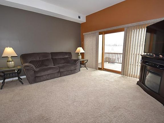 4th image of 141 Community Ct
