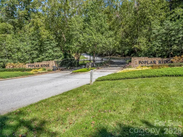 504 Barrington Dr, Asheville, NC 28803