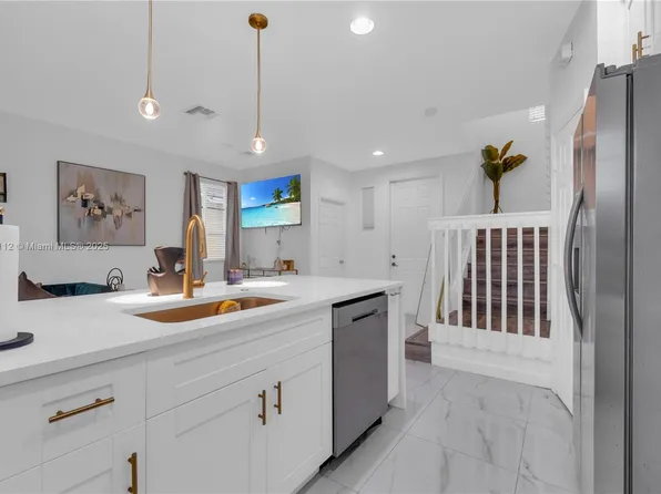 1901 SW 60th Ter, North Lauderdale, FL 33068