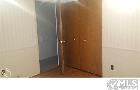 bedroom 1 closet.JPG