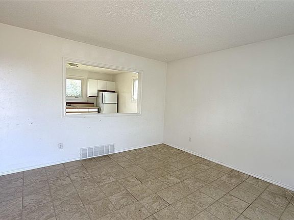 5th image of 206 6th St #378