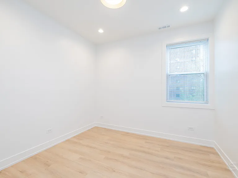 6031 S Vernon Ave #1 — Photo 8