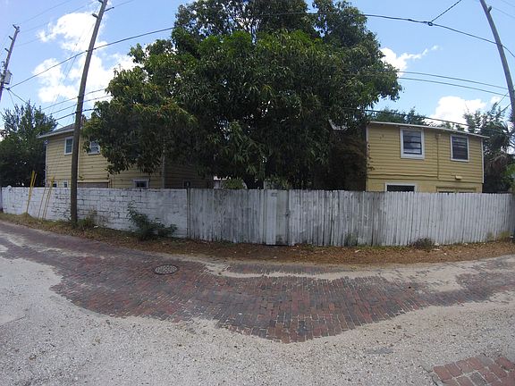 rear alley on both 310 & 312