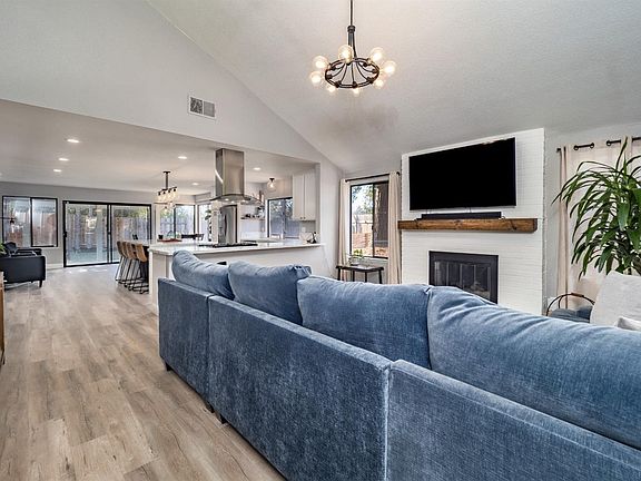 4th image of 8050 Willow Glen Ct
