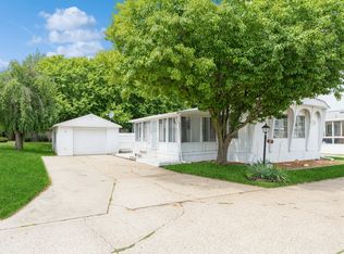 218 S Village Dr, West Des Moines, IA 50265