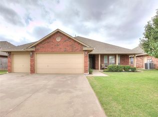2108 NE 9th St, Moore, OK 73160