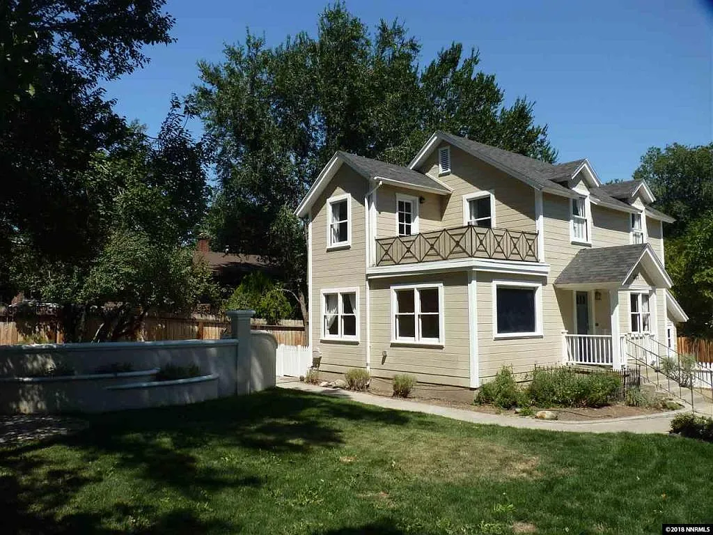 357 Mary St photo 1