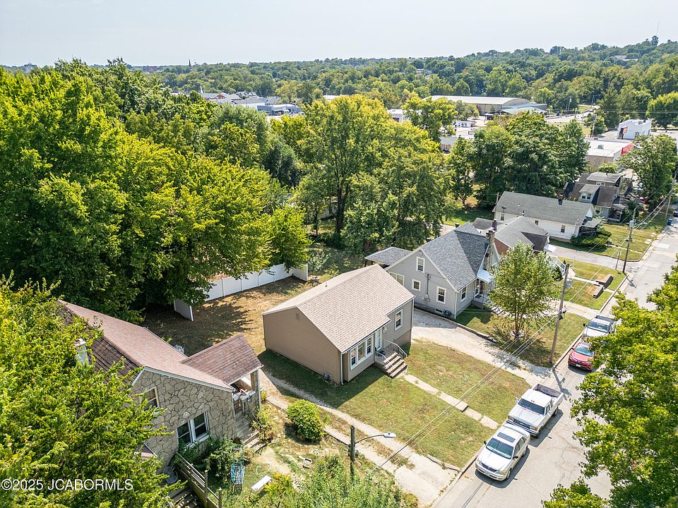 1st image of 609 Virginia St