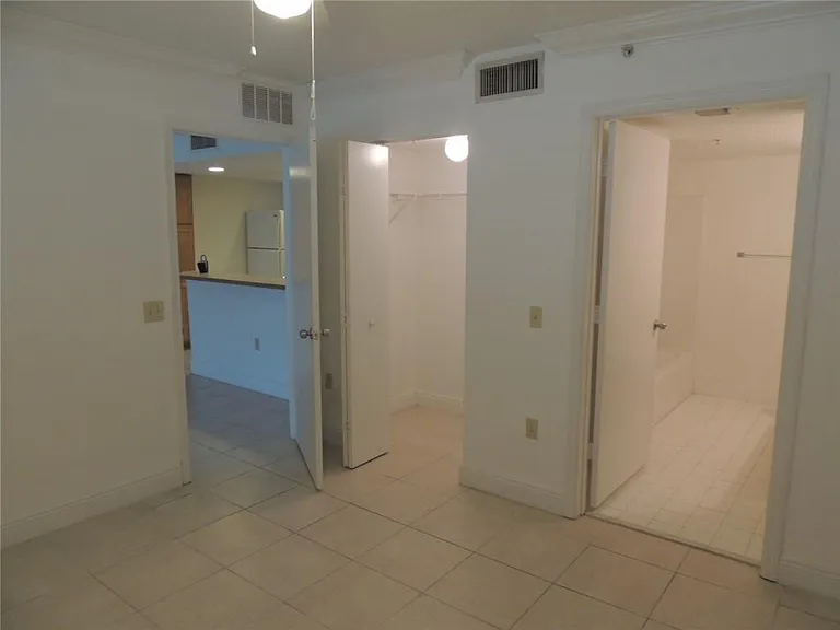 9905 Westwood Dr #16-3 — Photo 13