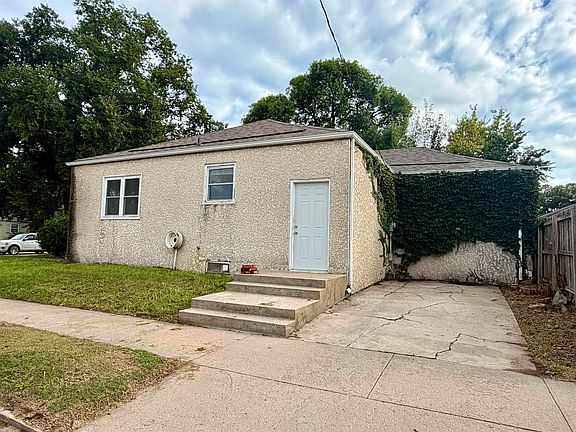 4th image of 1112 E 3rd St