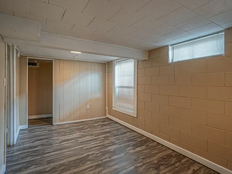 416 N Lincoln St — Photo 96