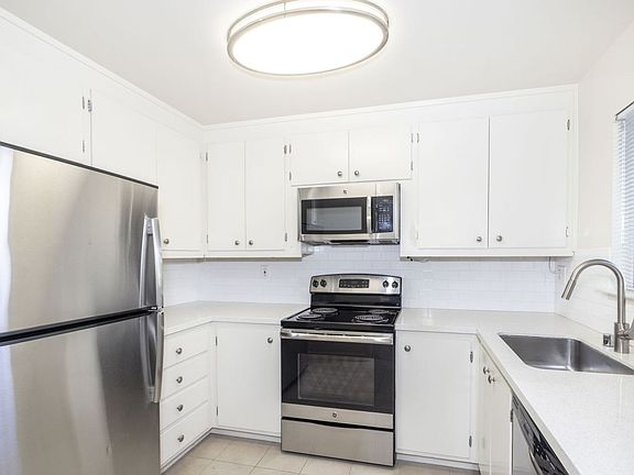 5th image of 1016 Middle Ave APT 4