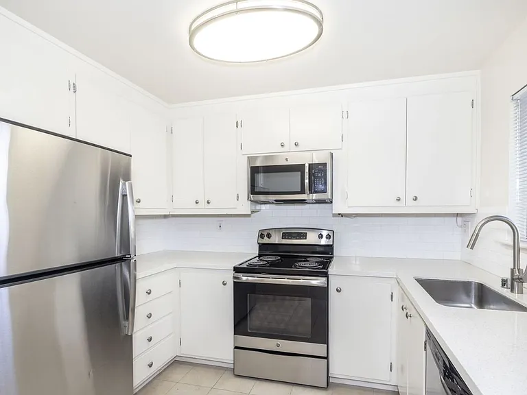 1016 Middle Ave — Photo 5