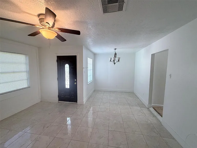 2217 Basket St — Photo 4