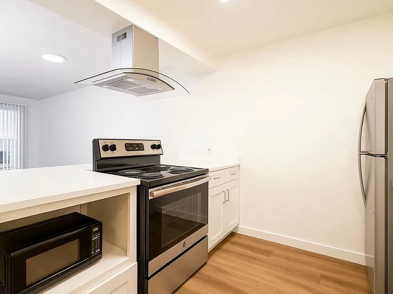 Fairway Apartments — Photo 6