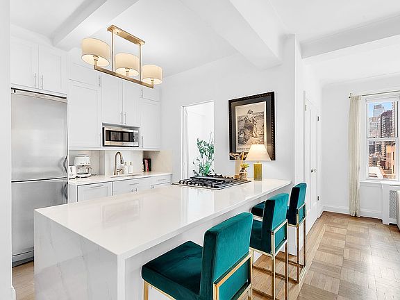 4th image of 330 W 72nd St APT 7D