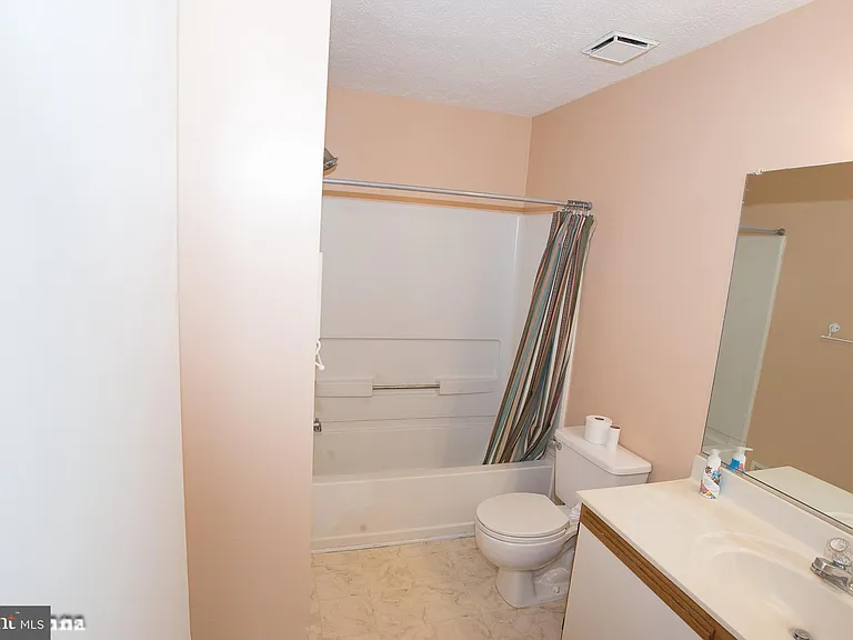 6128 Hoskins Hollow Cir #B — Photo 24
