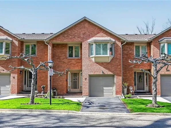 30 Osler Dr #7, Hamilton, ON L9H 6W3