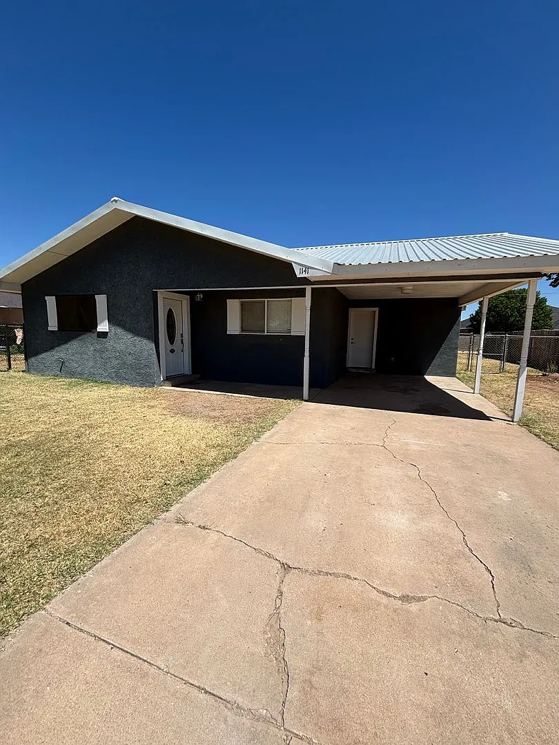 Building Photo - 1141 Leo Dr