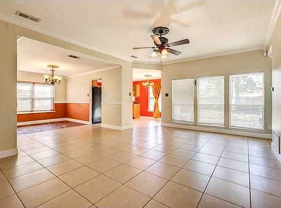 Living Room/Doning Room