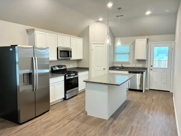 7013 Butterfield Dr, Sanger, TX 76266
