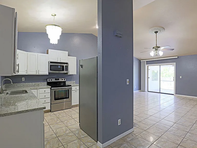 3818 SW 7th Pl — Photo 2