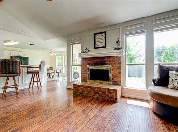 4th image of 917 Oak Grove Ln