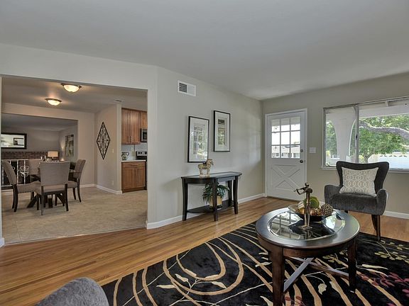 5th image of 1142 Somerset Dr