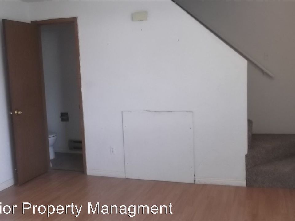 2nd image of 1225 Maple St