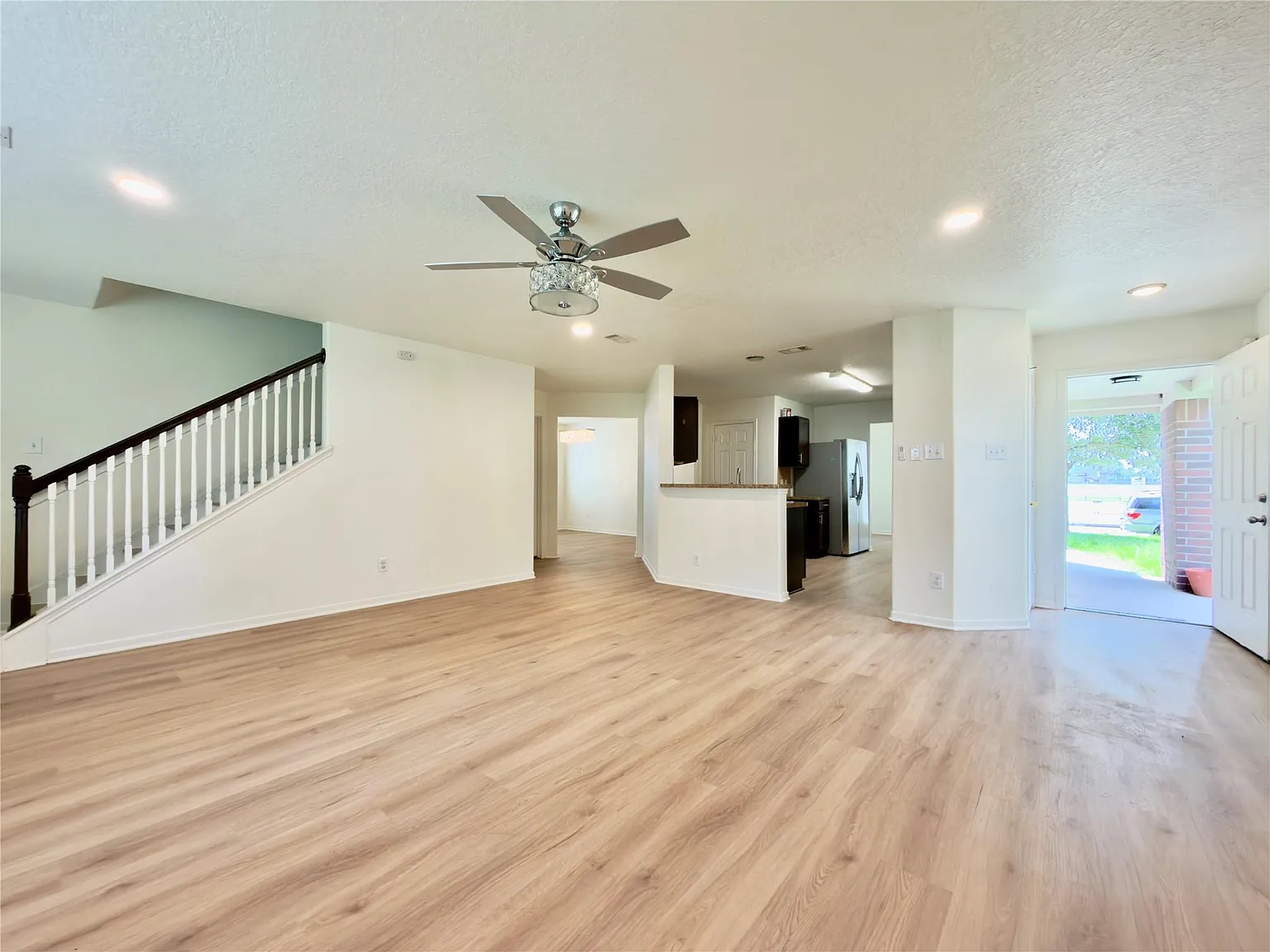 4 bed, 3.0 bath, 2321 sqft, $2,800 — Photo 4
