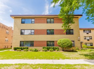 9012 Lamon Ave #W1, Skokie, IL 60077