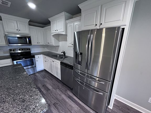 3rd image of 27 Kasidyann Ct