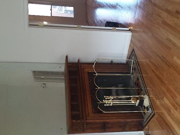 2nd image of 825 E Bowen Ave #1