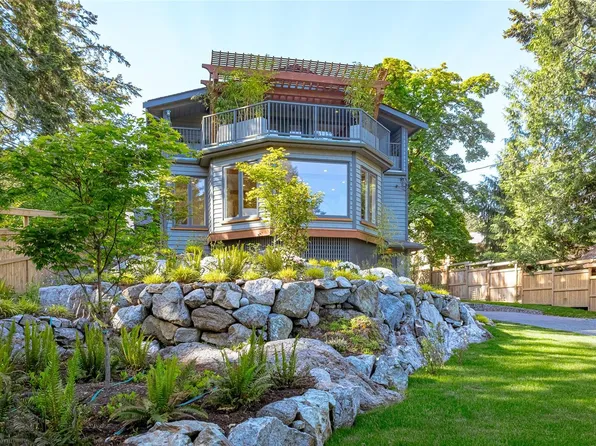 4906 Cordova Bay Rd, Saanich, BC V8Y 2K1