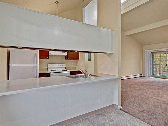 Ptarmigan Meadows Apartments - Kitchen