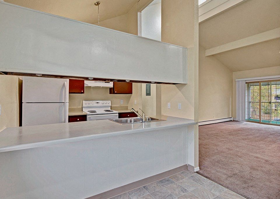 Ptarmigan Meadows Apartments - Kitchen