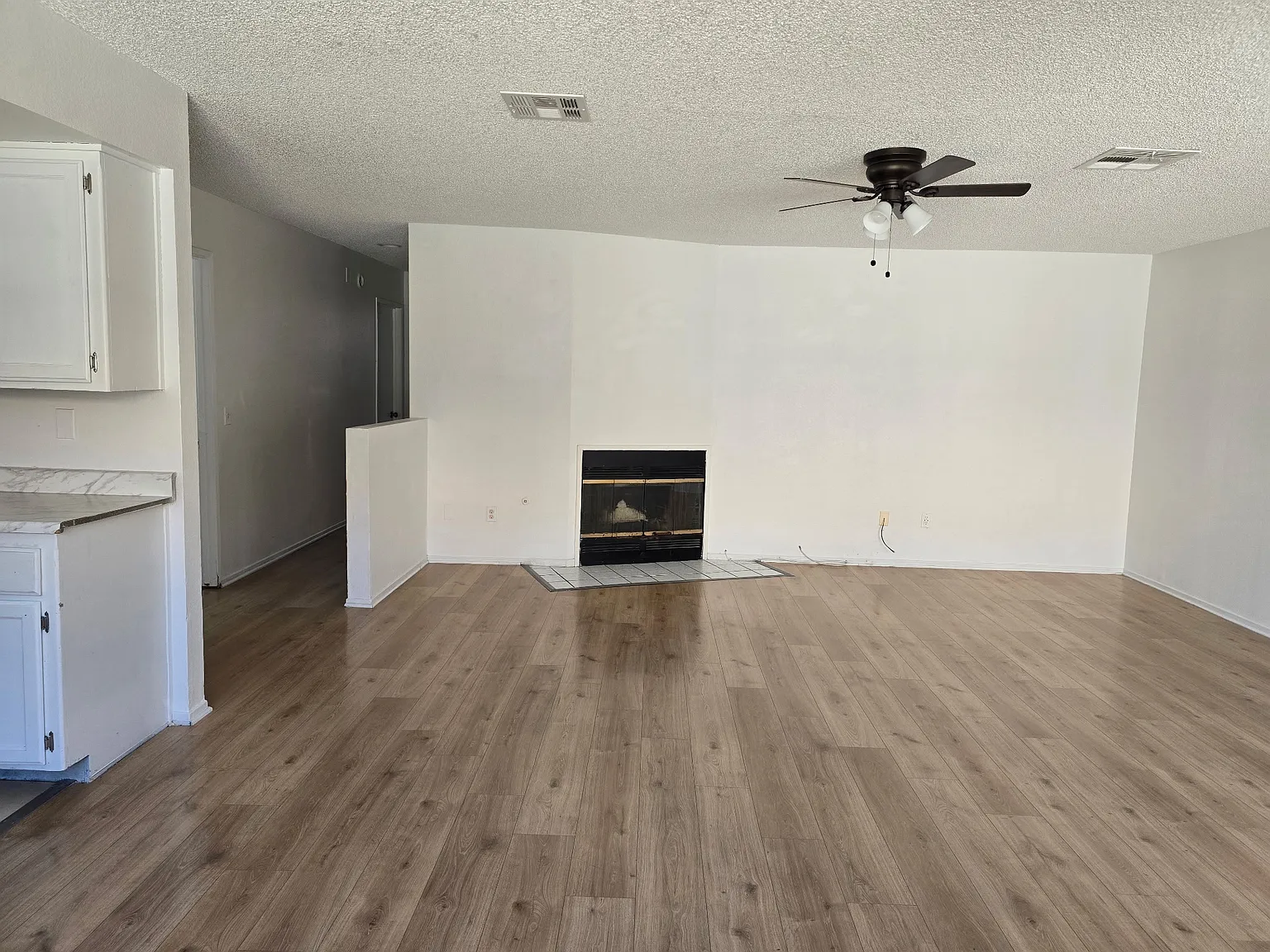 3 bed, 1250 sqft, $2,395 — Photo 4