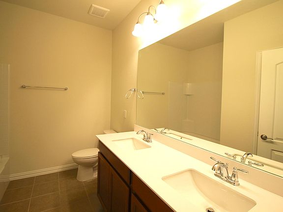 4th image of 3309 Weyburn Dr