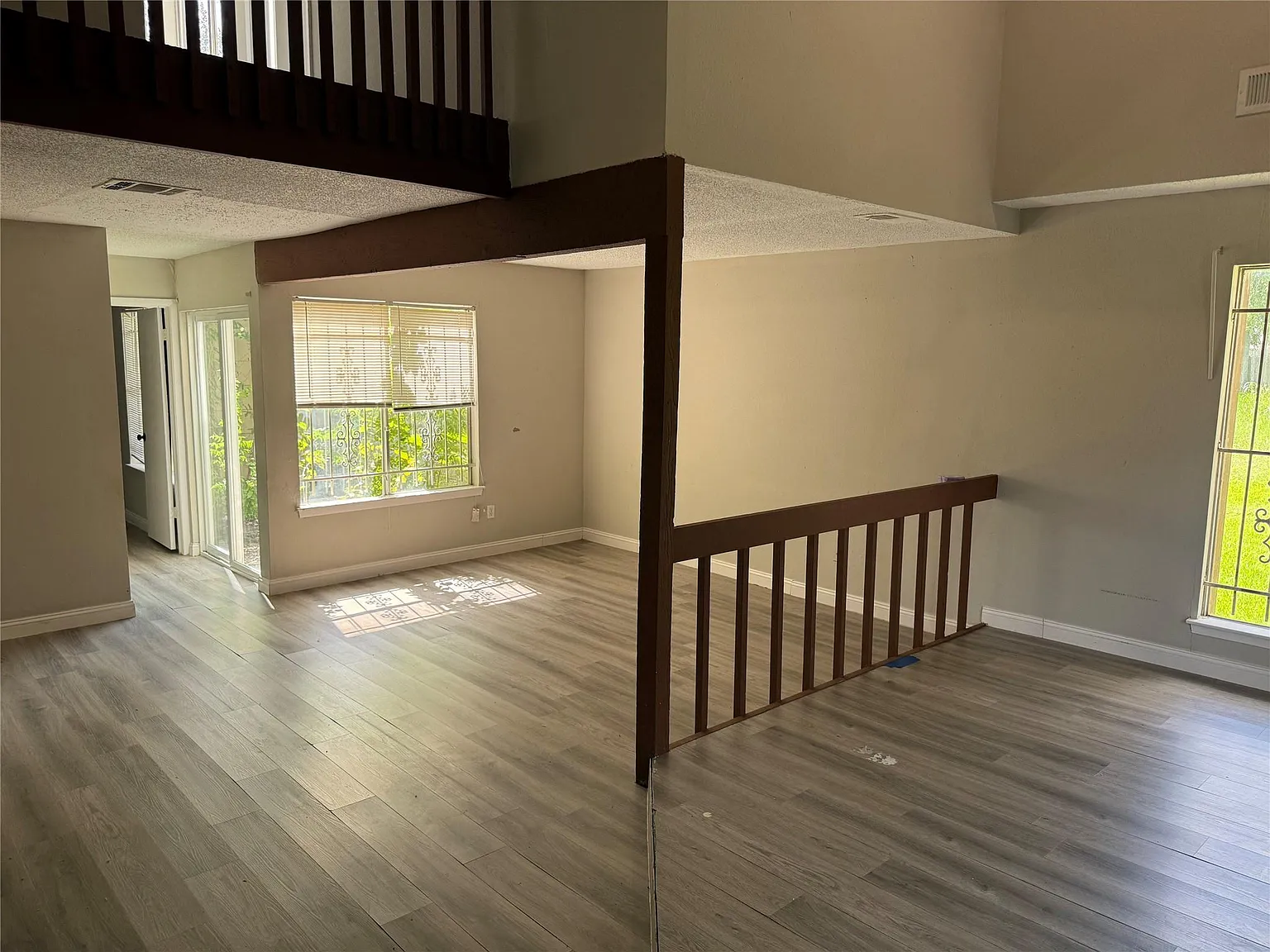 3 bed, 2.0 bath, 1264 sqft, $1,900 — Photo 3