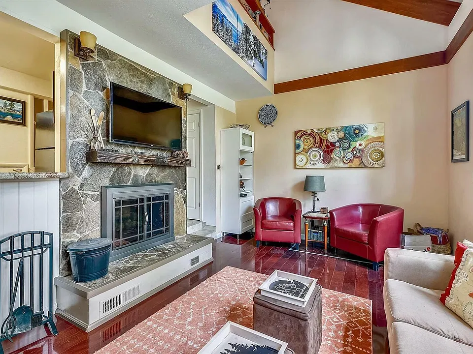 3115 N Lake Blvd #81