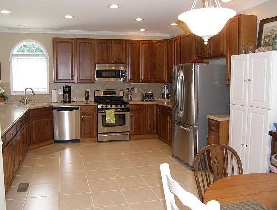 4th image of 390 Brent Pl