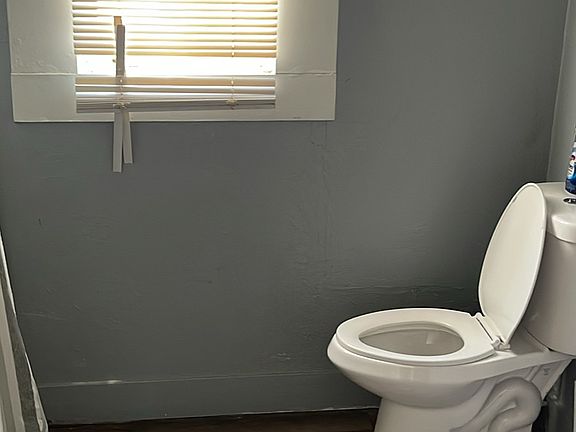 5th image of 3946 23rd Ave #1
