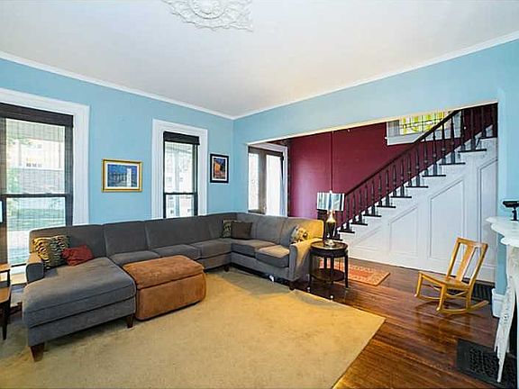 4th image of 315 E Poplar St #1/2